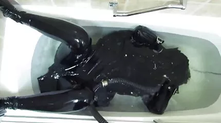 ឪពុក fucking បានថតសុន្ធជាមួយនឹងការដេកជាមួយកូនស្រី horny