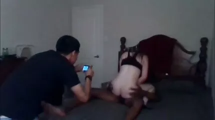 Fuck ក្មេងស្រីម្នាក់អាគ្នេយ៍ជាមួយនឹងវ៉ែនតាដែលស្រឡាញ់ដើម្បីផឹកជាមួយ
