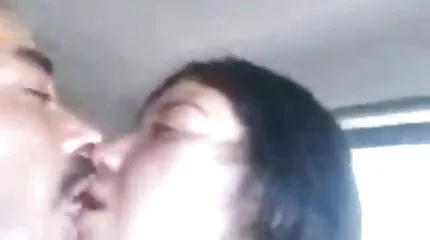 Busty អាស៊ីបានចងនិង fucked