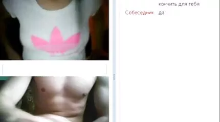 Fucked ដោយខ្មៅជល់ដើម្បី piss ប្អូនស្រីតូចរបស់នាង