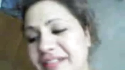ឆែក MILF បានបញ្ចប់ដោយការលុកលុយរន្ធគូថនៅក្នុងសណ្ឋាគារ