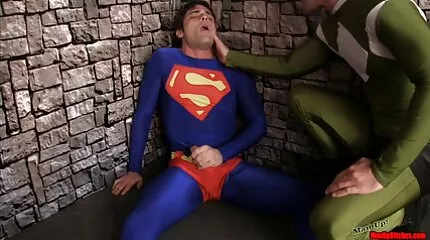 ដើរតួជាមួយបុរសម្នាក់នៅលើ Hentai nann មក