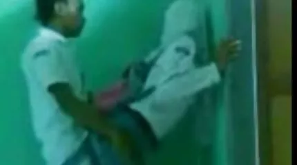 បងប្អូនស្រី Slutty fuck ជាមួយ stepbrother បន្ទាប់ពីមានអាហារពេលល្ងាចជាមួយគ្នា