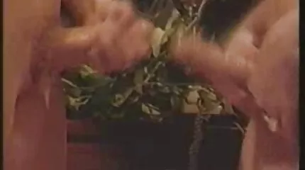 បន្ទាប់ពីការស្ម័គ្រចិត្ត fuck សួរថាដើម្បី cum នៅខាងក្នុង។