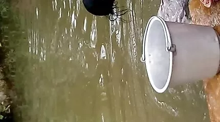 Blowjob ដ៏អស្ចារ្យពី brunette ថតដោយជល់មាន់សហគ្រាសមួយ