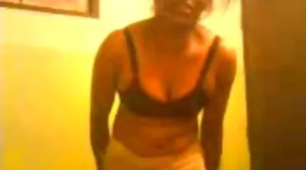 ជាមួយបុរសពីរនាក់ fucking ដើម្បីទទួលបានការជ្រៀតចូលពីរដង
